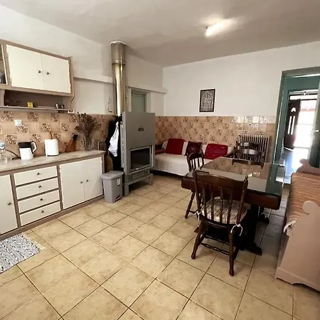 Traditional House With Fresh Vegetables Garden Feriehus *