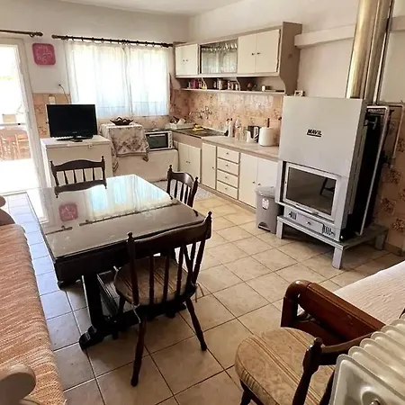 Feriehus Traditional House With Fresh Vegetables Garden Pigadhákia