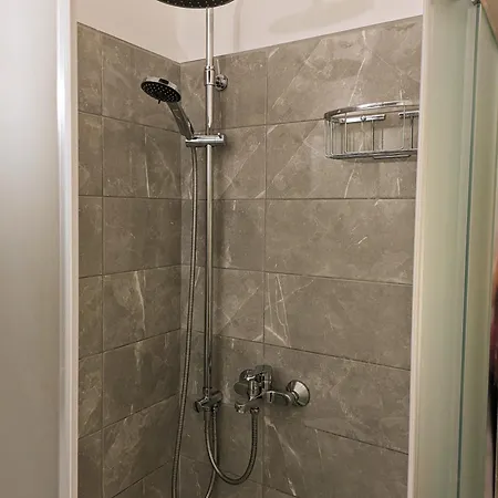 Traditional House With Fresh Vegetables Garden Feriehus