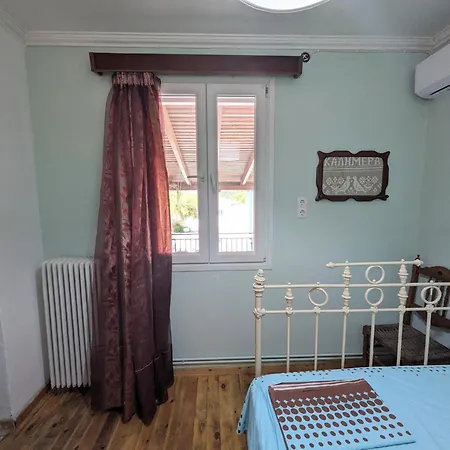 Traditional House With Fresh Vegetables Garden Feriehus *